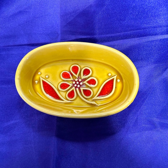 Vintage Bath Vtg Ceramic Groovy Bright Yellow Soap Dish Made In